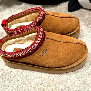 Ugh Tasman Size 6 Slipper Boots